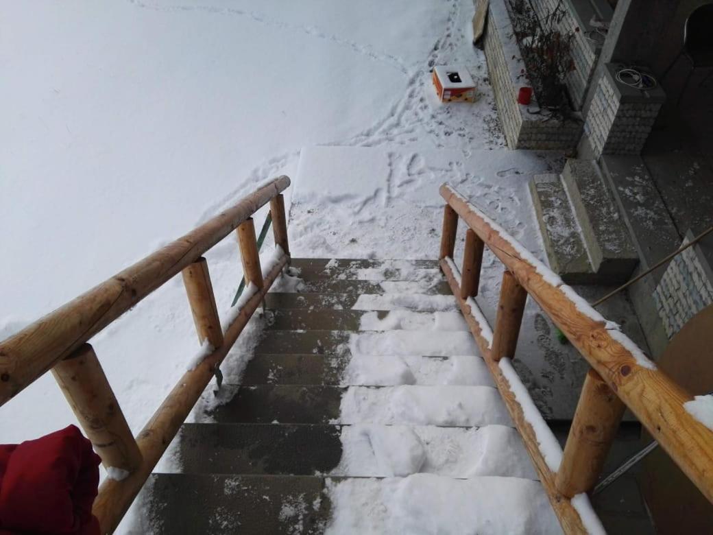 Отель Bujtina E Tomorrit Ujanik Экстерьер фото